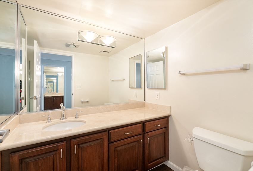 Sterling International Towers Apartments, 10390 Wilshire Blvd., Los